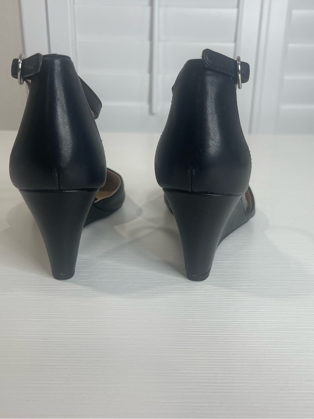 Frank Sarto Black Leather Pointed-Toe Wedge Pumps with Ankle Strap - Picture 4 of 6